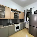 Viktorija City Center Apartment